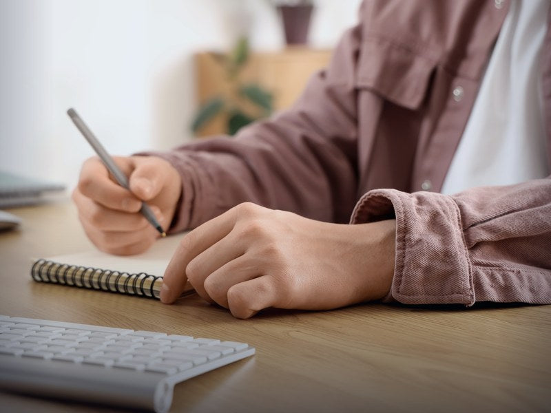 Taking handwritten notes while learning